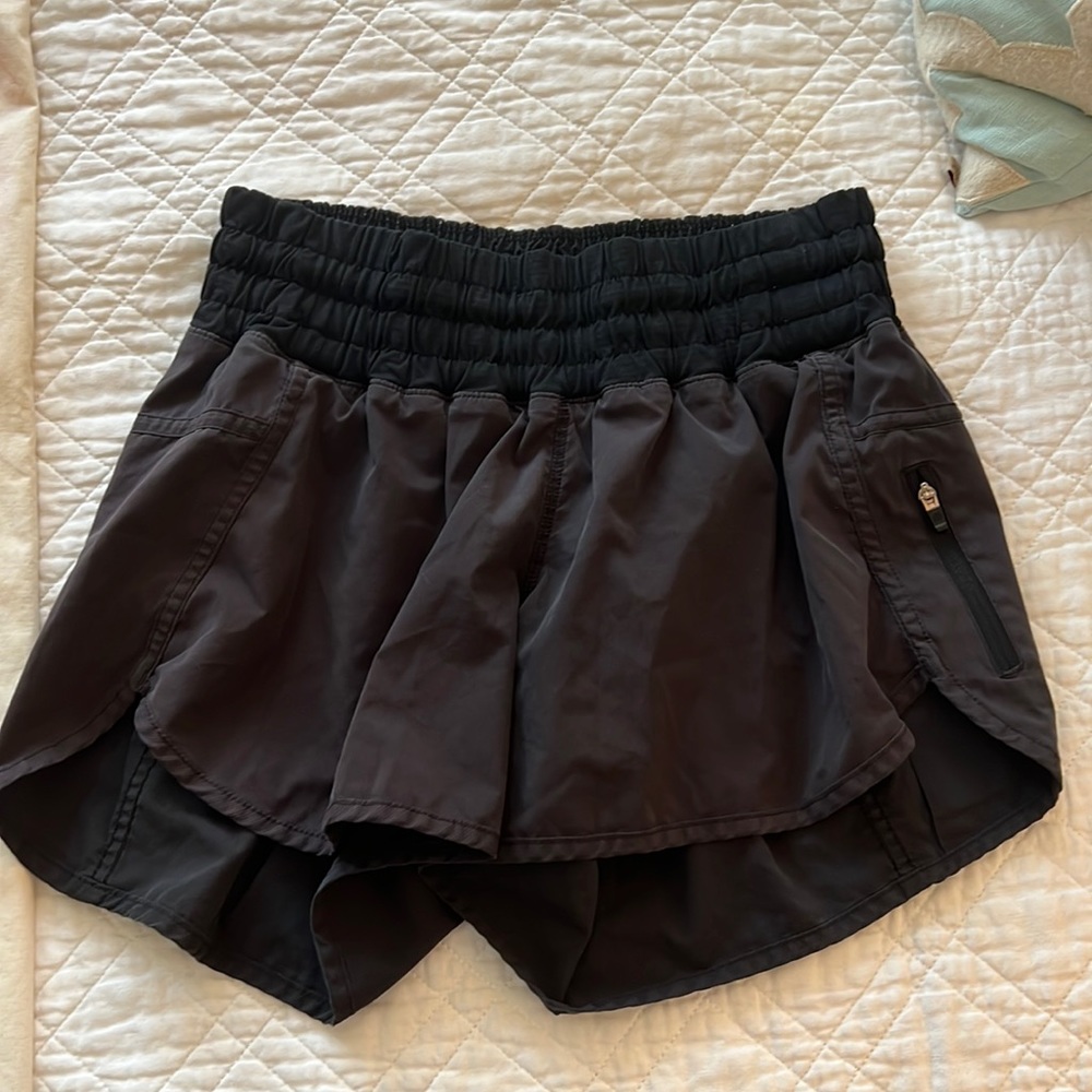 Black Lululemon tracker shorts!